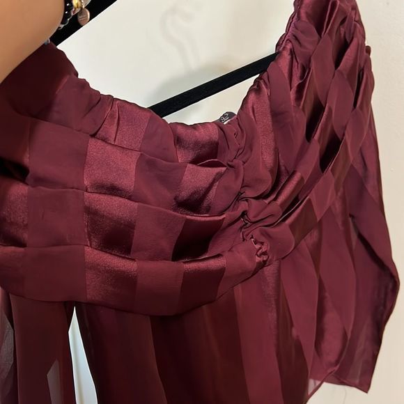 Lovers + Friends off the shoulder top - Picture 4 of 4